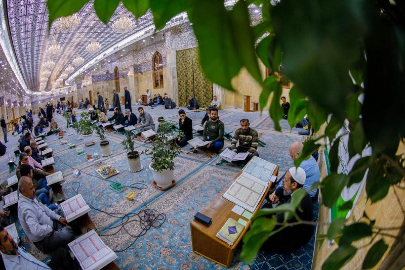 معهدُ القرآن الكريم يواصل إقامة الجلسة التعليميّة في مقام الإمام الحجّة (عجّل الله فرجه)