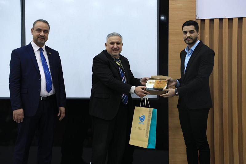 ضمن فعاليات اليوم المفتوح.. جامعة الكفيل تكرّم طلبتها الاوائل