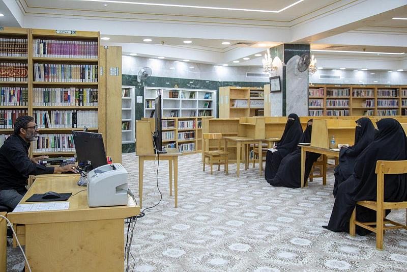 لمنتسباتها.. مكتبة أم البنين (عليها السلام) تنظم ورشة عن آلية عمل وحدة الإعارة
