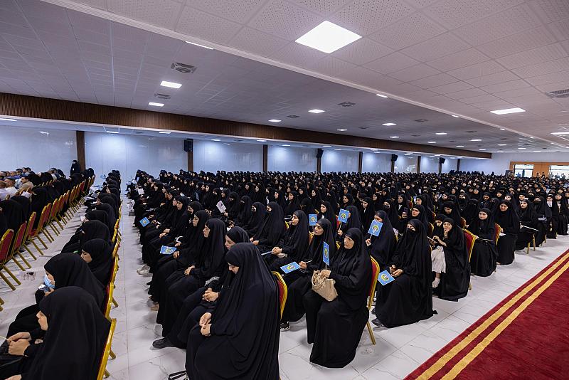 طالبات جامعة واسط: بارتدائنا العباءة نبيّن بأنّ إرث السيدة الزهراء (عليها السلام) ممتد للأجيال