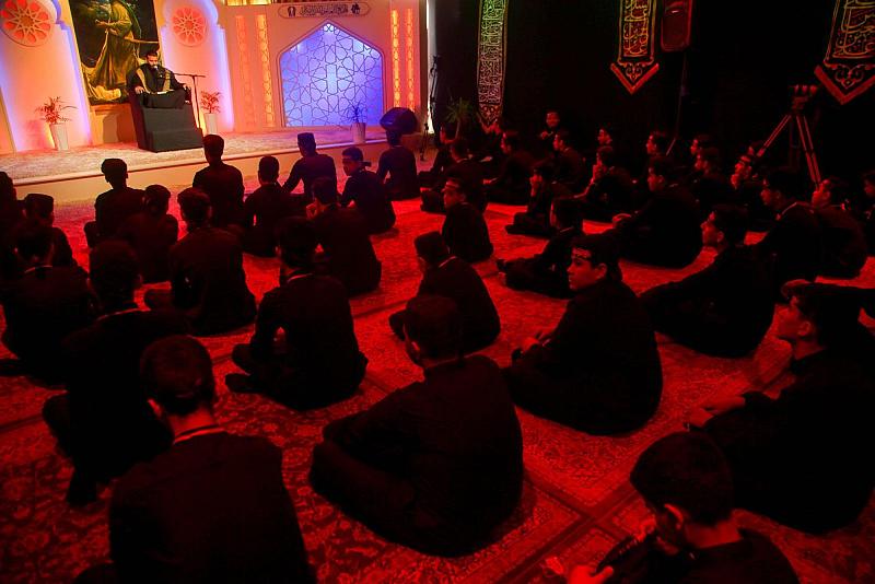 مشروع أمير القراء يقيم مجلسًا حسينيًا في مجمع العلقمي