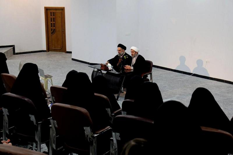 جامعةُ أمّ البنين (عليها السلام) تبحثُ قيادة الرأي العامّ وصناعته وتأثيره