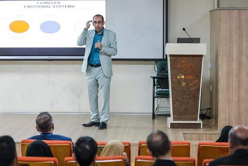 جامعة العميد تنظم ندوة علمية حول إدارة الضغط النفسي وأثره على الطالب الجامعي
