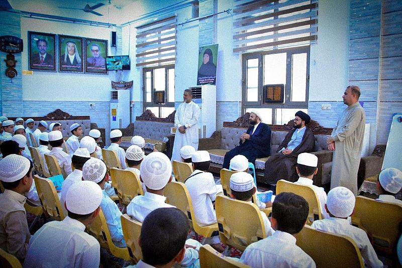 (2000) طالب يتلقون دروسًا معرفية ضمن مشروع الدورات القرآنية في المثنى