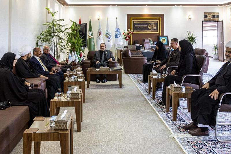 وفد أكاديمي يشيد بجامعة الكفيل وإمكاناتها العلمية الحديثة