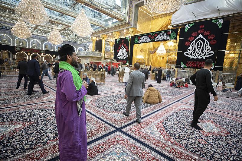 بعد 5 أشهر من السير على الأقدام.. زائران من الهند يصلان كربلاء قاطعين مسافة 6000 كم