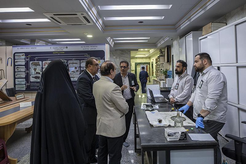 متحف الكفيل يستضيف وفدًا دوليًا من أساتذة الإعلام والمتاحف