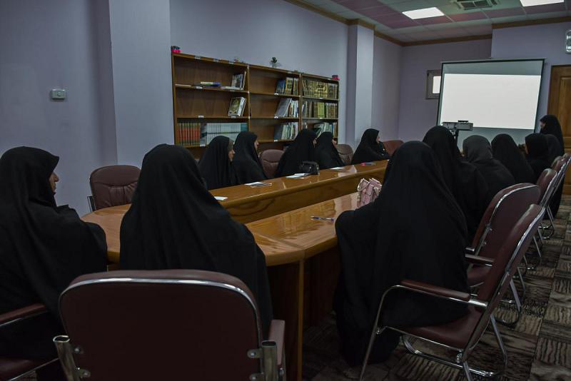  إجراءُ الاختبارات نصف السنويّة للمشتركات في صفّ محو الأمّيّة النسويّ