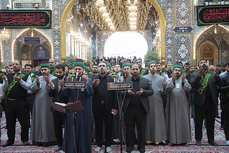خَدَمة العتبة العبّاسية المقدّسة يؤدّون مراسيم الممارسة العبادية