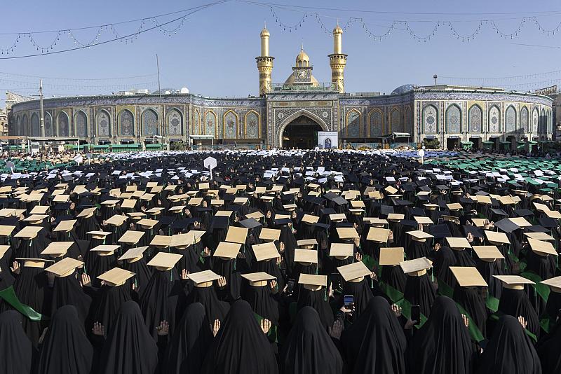 5 آلاف طالبة يرددن قسم التخرج وعهد الولاء للوطن عند مرقد أبي الفضل العباس (عليه السلام)