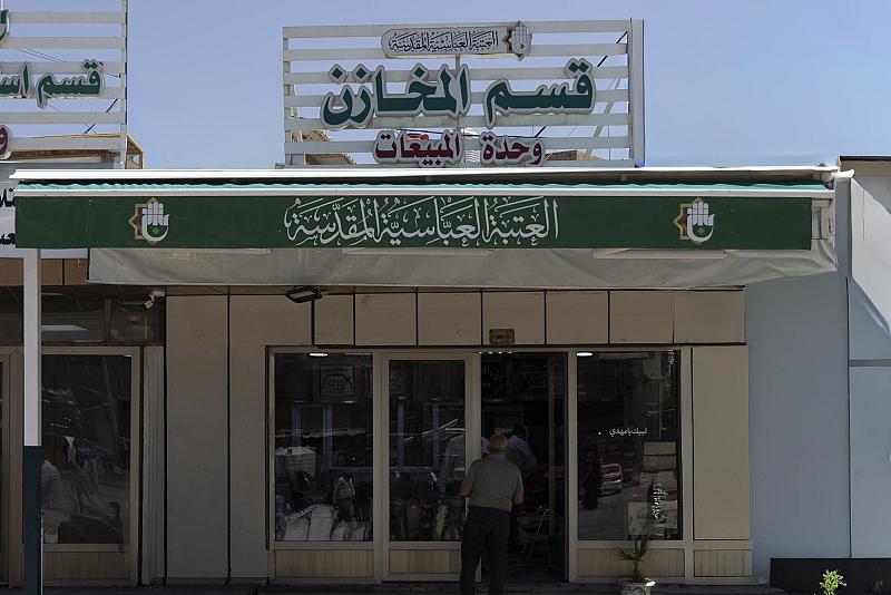 عبر وحدة المبيعات.. قسم المخازن يعرض منتجات متنوّعة للزائرين