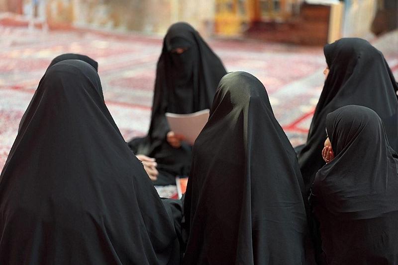 شعبة التوجيه الديني النسوي تنظم برنامج (ماذا تعلمت مِن عاشوراء) في الصحن الشريف