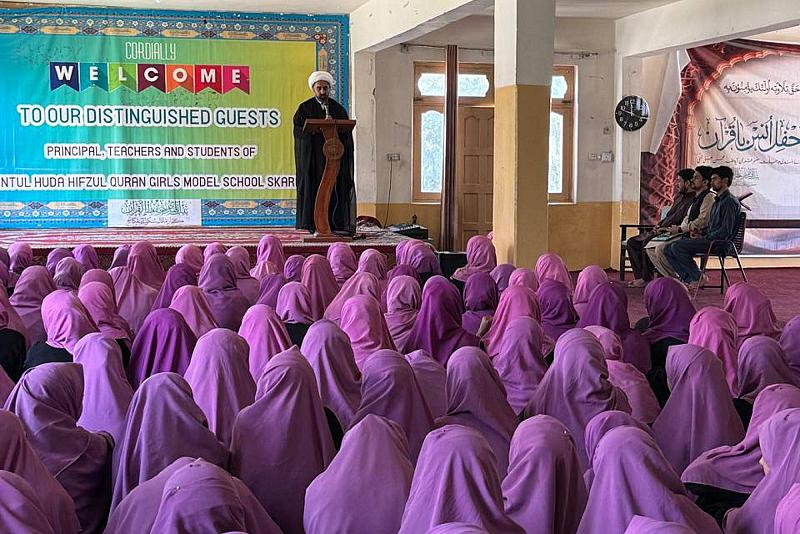 العتبة العباسية تقدم محاضرة قرآنية لمدرسة حفظ القرآن الكريم النسوية في باكستان