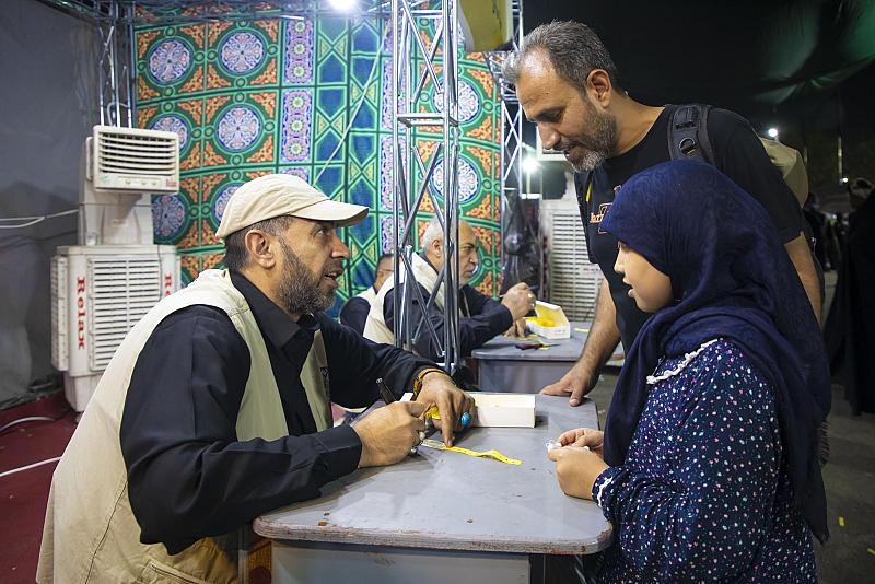 قسم المخازن يفتتح محطات لتوزيع البطاقات التعريفية على الزائرين في محور النجف