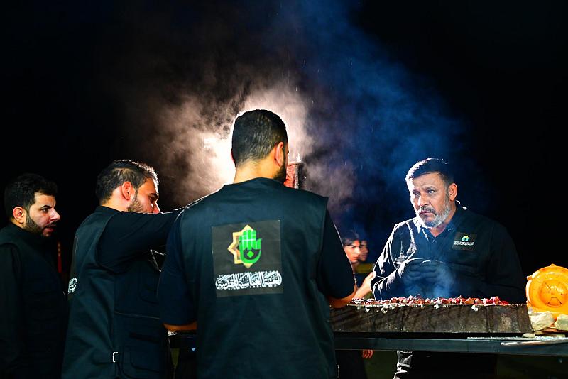عبر موكب (جنوب الولاء).. قسم المعارف يقدم خدمات متنوعة لزائري الأربعين في ذي قار