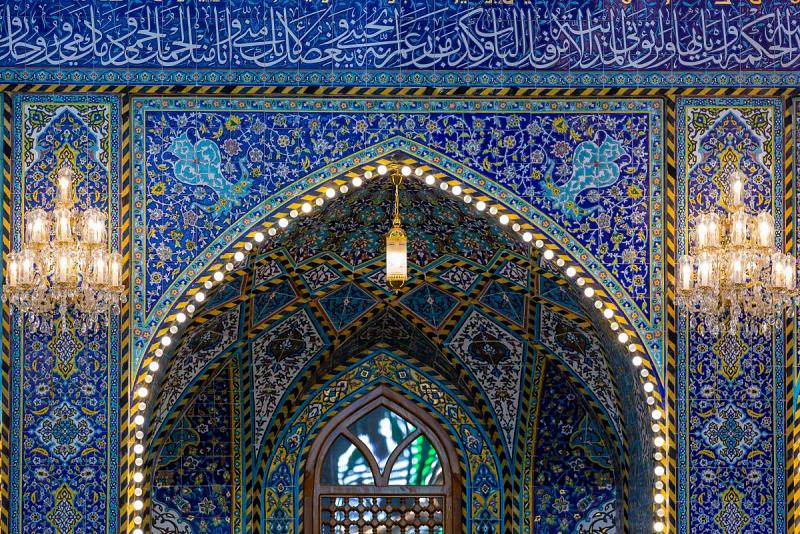 أواوينُ مرقد أبي الفضل العبّاس (عليه السلام) تزدان بفوانيس إنارة
