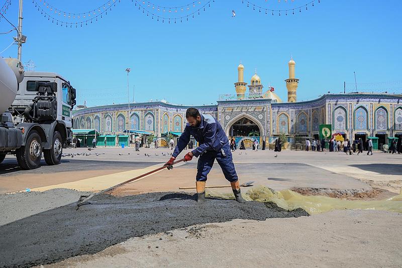 قسم الصيانة يجري أعمال الصب في أرضية شارع باب القبلة لمرقد أبي الفضل العباس (عليه السلام)
