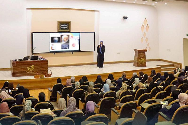 جامعة الكفيل تقيم سلسلة ندوات توعوية وتثقيفية لملاكاتها وطلبتها