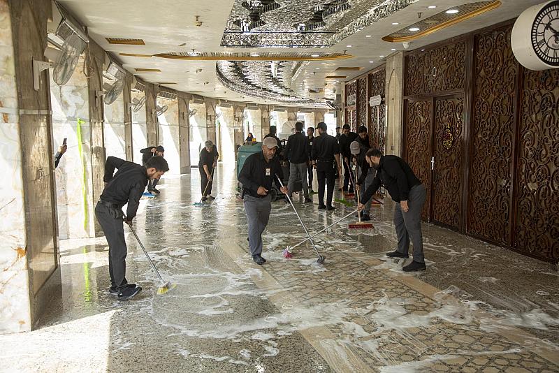 قسم الشؤون الخدمية يباشر بحملة تنظيفٍ واسعة لمحيط العتبة العبّاسية المقدّسة 