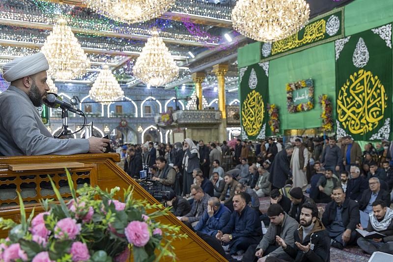 جموع الزائرين تشارك بقراءة دعاء كميل عند مرقد أبي الفضل العباس (عليه السلام)