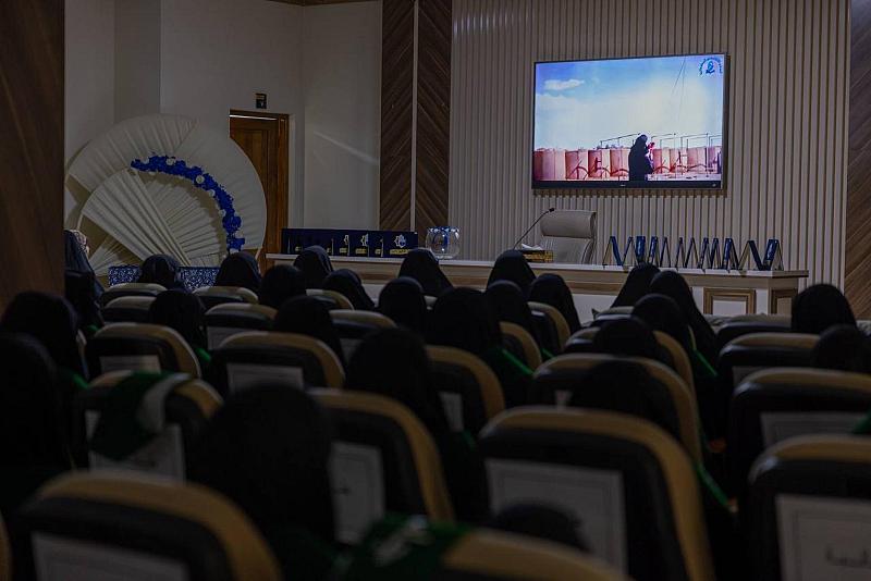 حفل تخرج طالبات جامعة أم البنين (عليها السلام) يشهد عرض فيلم عن فتوى الدفاع الكفائي