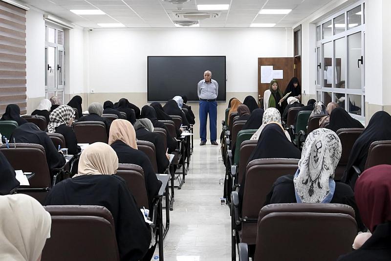 جامعة العميد تجري اختبارات نهاية الكورس الثاني للعام الدراسي الحالي لطالبات كلية التربية للبنات