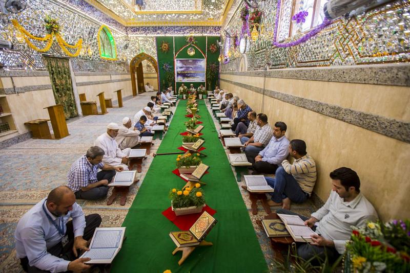تراتيل قرآنيّة في مقام حجّة الله في الأرض