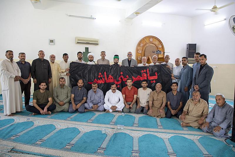 قسم الشعائر يسلم رايات الحزن العاشورائي لممثلياته في المحافظات الشمالية