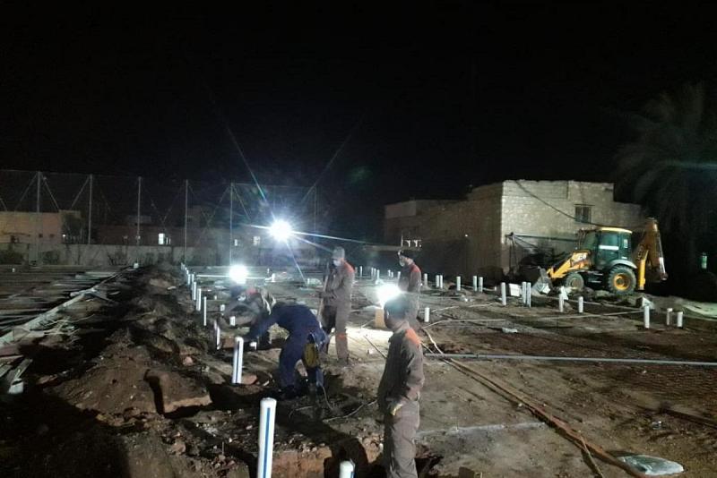  في وقتٍ قياسيّ: الملاكاتُ الهندسيّة والفنّية تُنهي أعمال البُنى التحتيّة وتستعدّ لصبّ أساسات مشروع ردهة العلاج للمصابين بوباء كورونا المستجدّ.