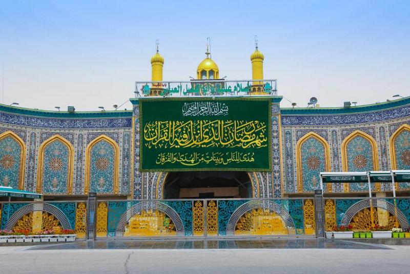 ملاكاتُ قسم رعاية الصحن تُنهي عملها بتزيين الصحن الشريف إبتهاجاً بحلول الشهر الفضيل