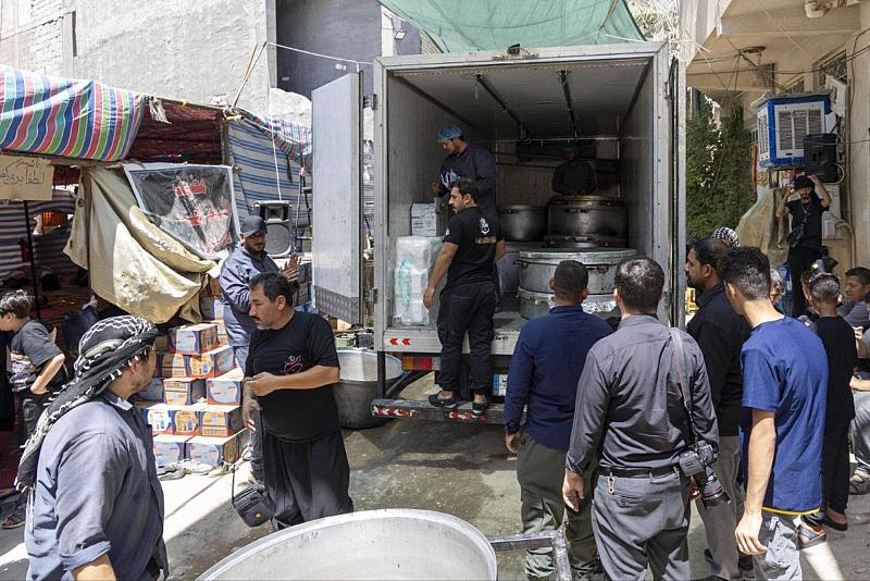 قسم المضيف يقدم وجبات الطعام للزائرين الأجانب في أماكن إقامتهم