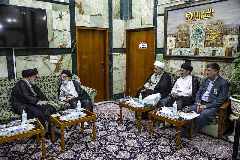 السيد الصافي يبحث مع المفهرِس السيد الأشكوري تطوير العمل التراثي