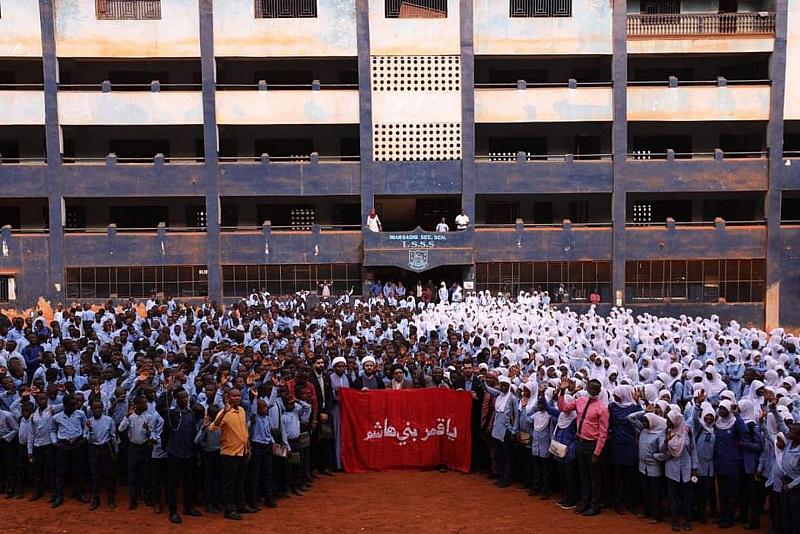 راية أبي الفضل العباس (عليه السلام) تعلو سماء عاصمة سيراليون