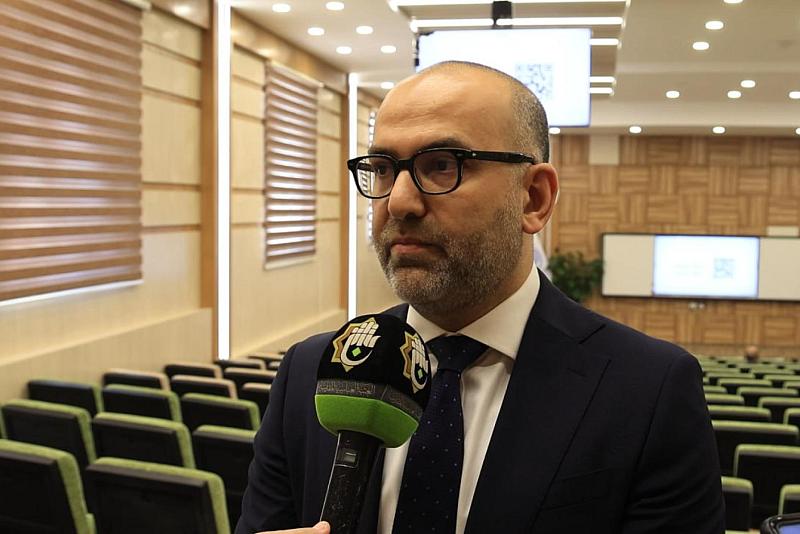 تدريسي في جامعة مانشستر يشيد بالوسائل التعليمية الحديثة بجامعة الكفيل