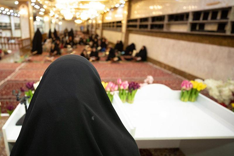 مكتبة أمّ البنين تشارك في برنامج (فاسألوا أهل الذكر) عبر فقرة (قراءة في كتاب)