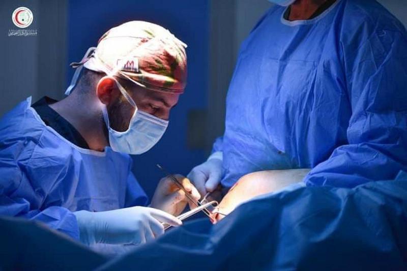 بتقنيّة الناظور: زراعة رباطٍ صليبيّ لمريضٍ عشرينيّ