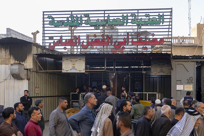 قسم المضيف يقدّم نحو ٦ آلاف وجبة طعام للزائرين في ليلة الجمعة