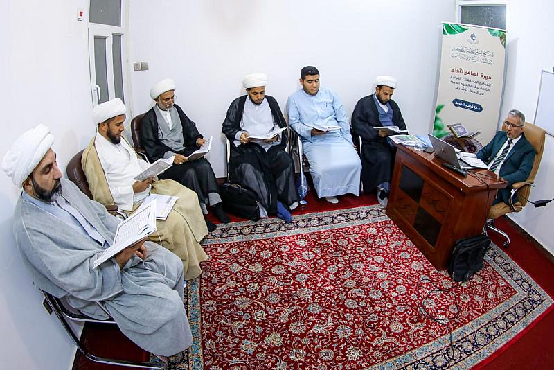المجمع العلمي يقيم دورة لتأهيل محكّمين متخصّصين في المسابقات القرآنية