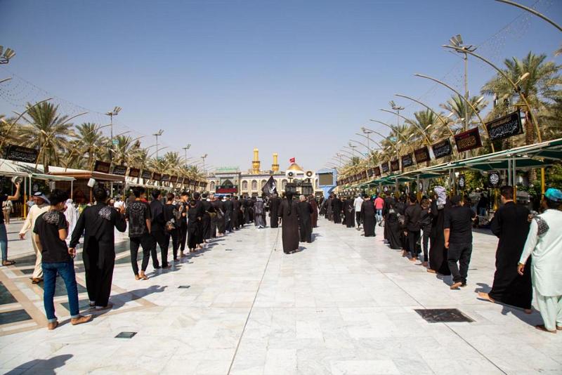 مواكبُ العزاء تُحيي ذكرى شهادة الإمام الباقر (عليه السلام) عند العتبتَيْن المقدّستَيْن