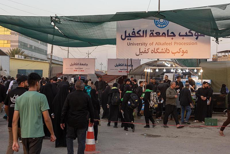 جامعة الكفيل تشرع بخدمة زائري الأربعين عبر مواكبها المتعددة
