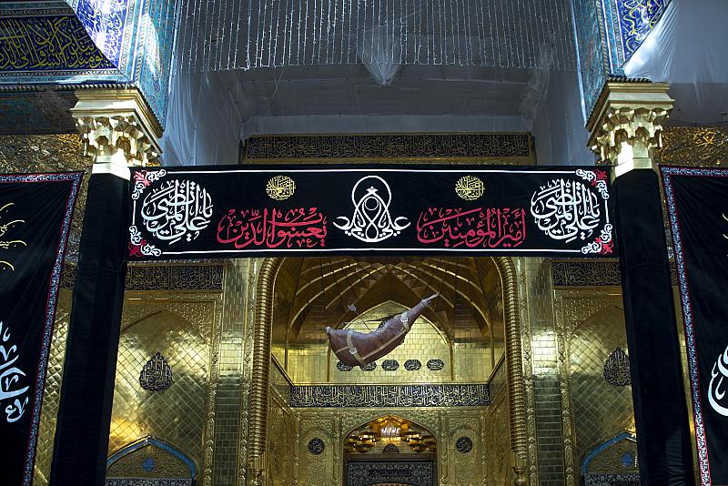 العتبة العباسية المقدسة تتشح بالسواد في ذكرى شهادة الإمام علي (عليه السلام)