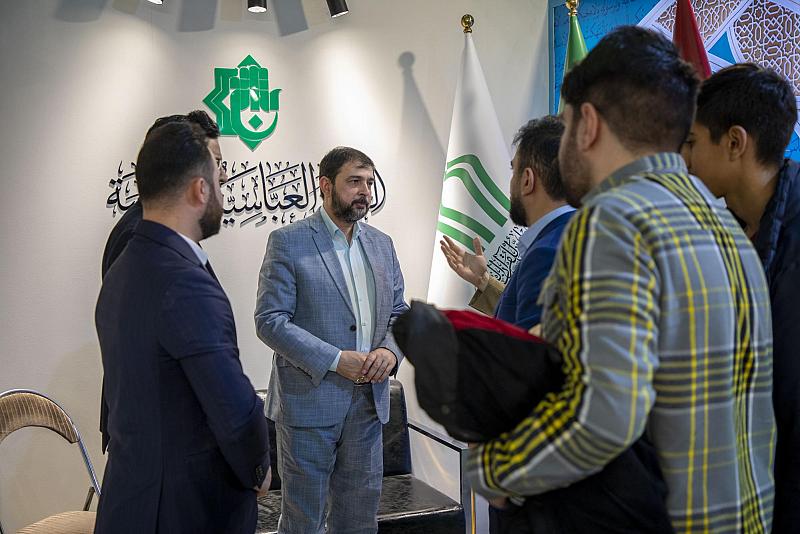 مؤسسة آل البيت (عليهم السلام) لحفظة القرآن تبدي إعجابها بجناح المجمع العلمي في معرض طهران