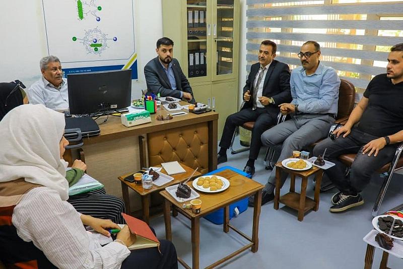 وفد وزارة البيئة يبحث مع مختبر جامعة العميد سبل التعاون في مجال البيئة والمياه