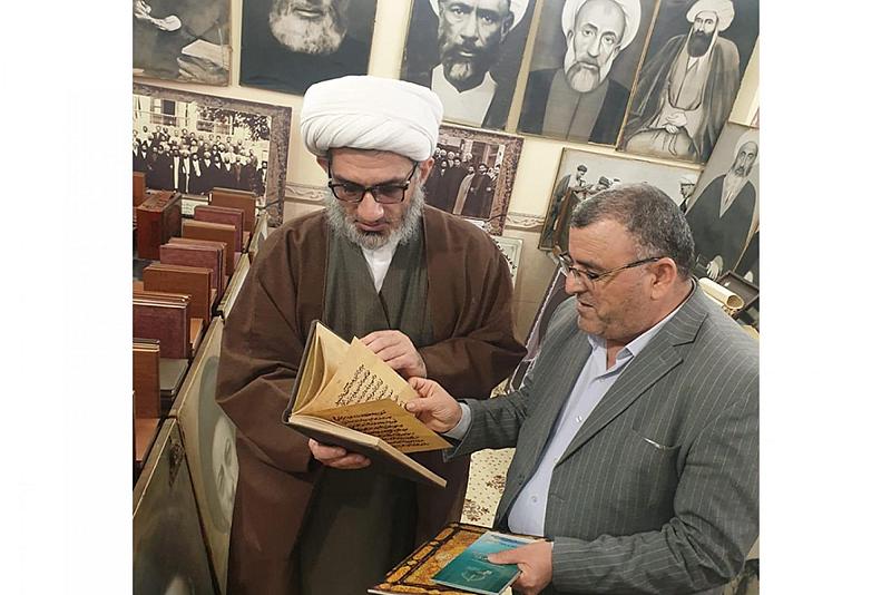 قسم المعارف ومركز النجف للتأليف يبحثان التعاون في مجال التراث الإسلاميّ