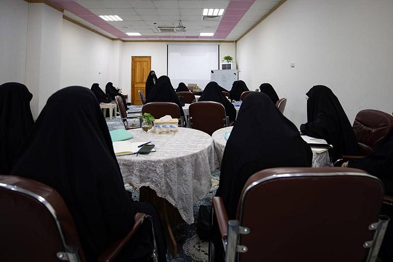 مكتب المتولي الشرعي للشؤون النسوية ينظّم ورشة تدريبية في كتابة الخبر الصحفي
