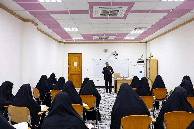 لملاكاتها.. شعبة فاطمة بنت أسد تنظّم دورةً تطويرية حول استراتيجيات التدريس الحديثة