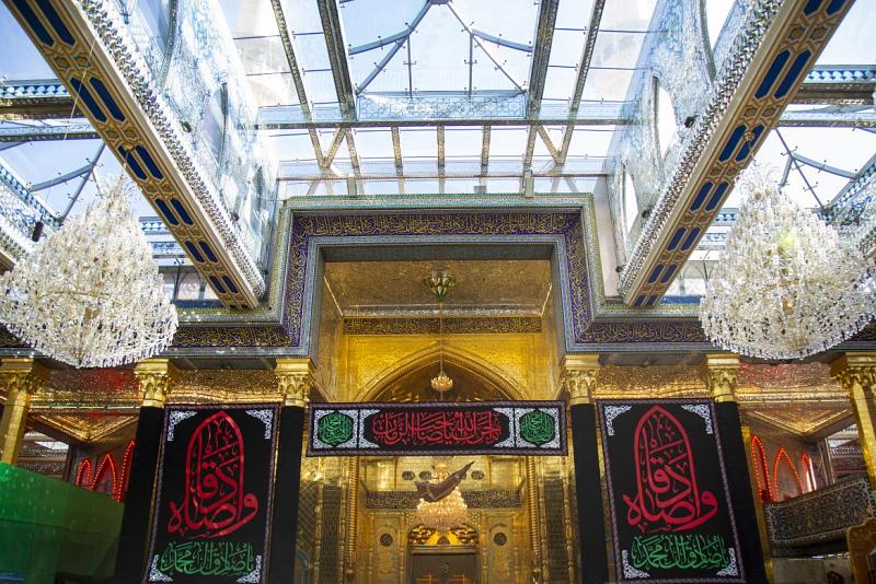 الحزنُ والحِدادُ يخيّمُ على مرقد أبي الفضل العبّاس (عليه السلام)