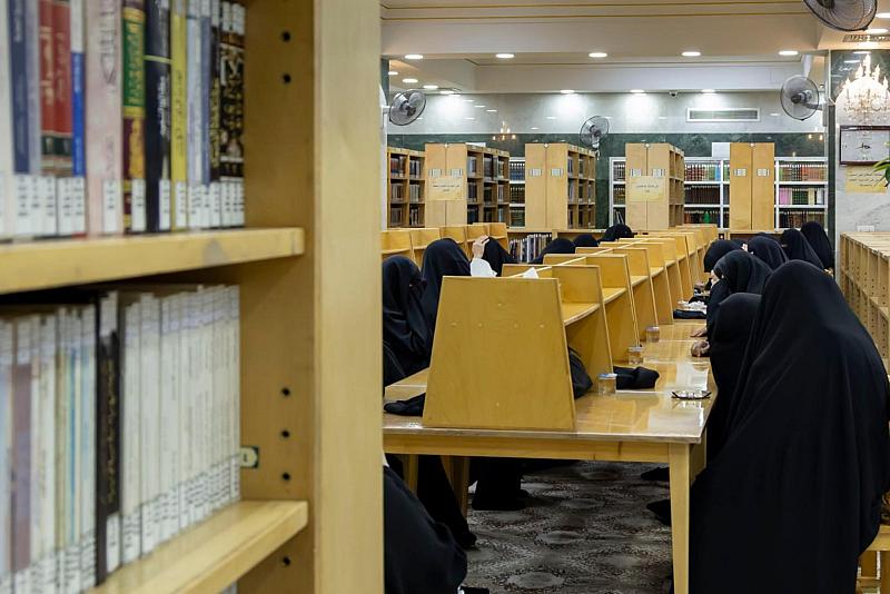 مكتبة السيدة أمّ البنين (عليها السلام) أولُ مكتبة نسوية في العراق تكسرُ حاجز العزلة الثقافية برؤيةٍ تقنية عالمية