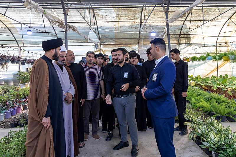 العتبة العباسية المقدسة تنظم جولة في مشاريعها الزراعية والخدمية لوفد من ميسان