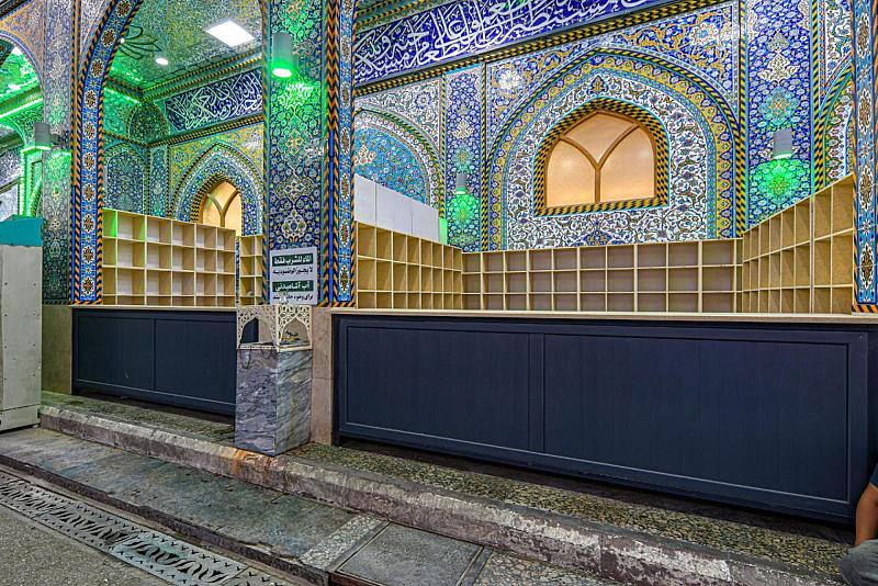 قسم الصناعات والحرف الفنية ينفذ أعمالاً خدمية في مقام الإمام المهدي (عجل اللّه فرجه)